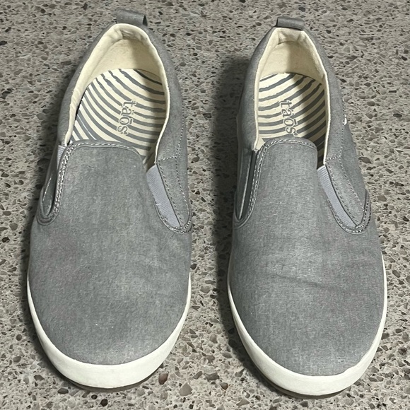 Taos Dandy Slip On Sneakers Grey Wash Canvas Shoes size 11 EUC - Picture 2 of 9